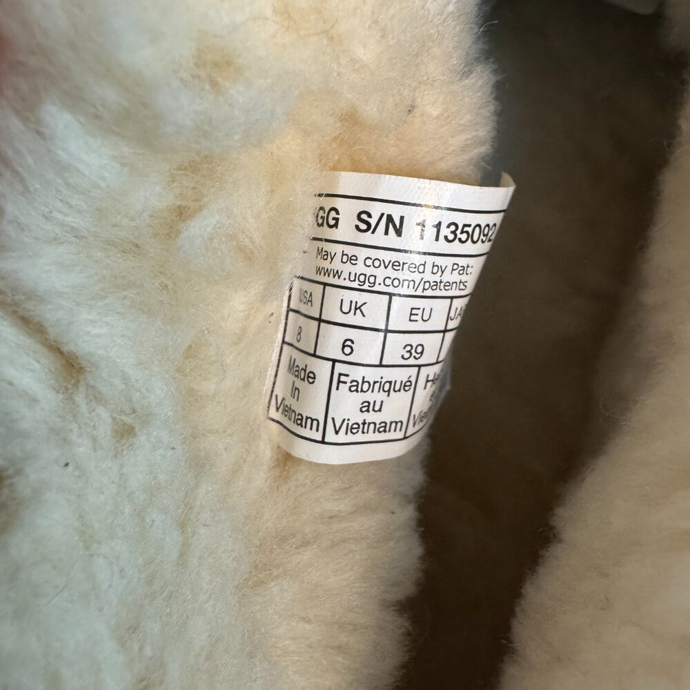 UGG Platform Boot - Picture 10 of 12
